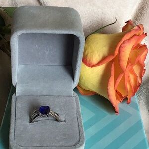 Breathtaking vintage sapphire and diamond ring